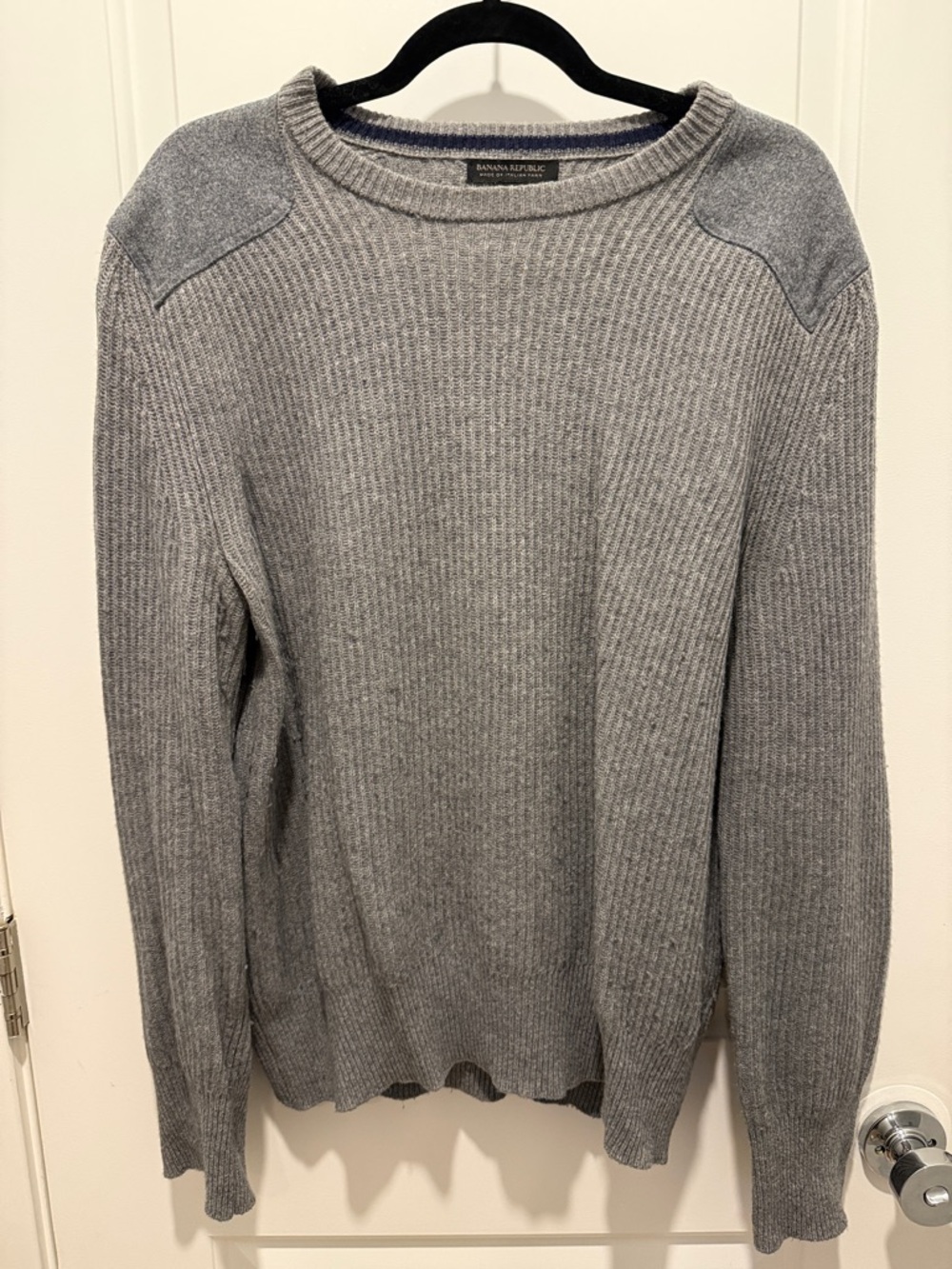 Banana Republic Men's Light Gray Ribbed Crewneck Sweater